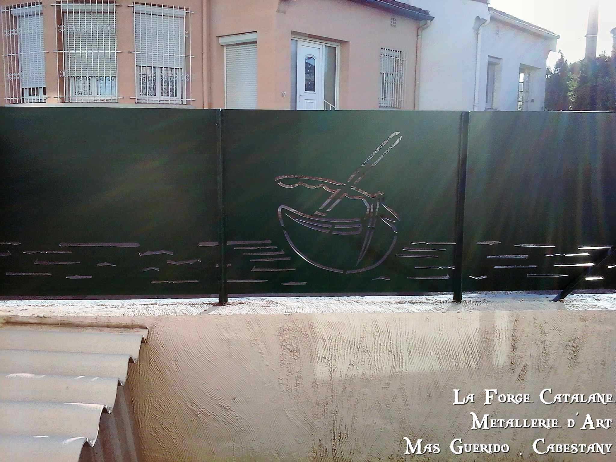 Cloture rehausse de muret decoupe laser forge catalane.jpg